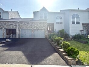 Building Photo - 28 Skylark Ct