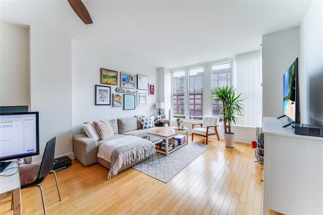 Foto del edificio - 1125 MAXWELL Ln