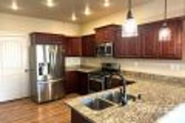 Building Photo - Newer Home in Elko