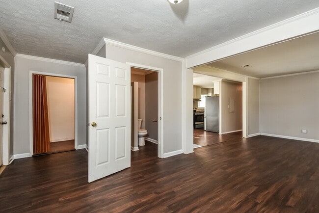 Building Photo - 1165 Wisteria Dr SW