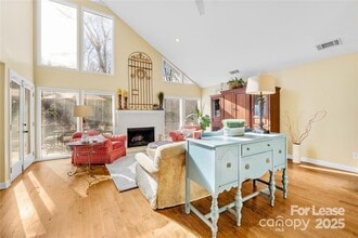 Building Photo - 2900 Hanson Dr