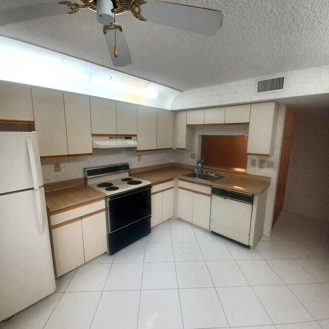 Foto del edificio - 15450 Pembridge Ave