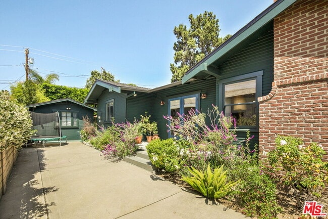 Building Photo - 2321 Observatory Ave