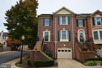 Building Photo - 6515 Hubbardton Way