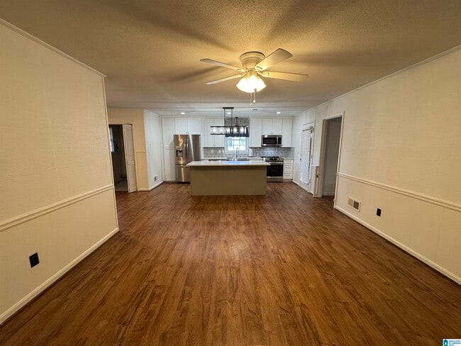 Building Photo - 1426 Main Ave