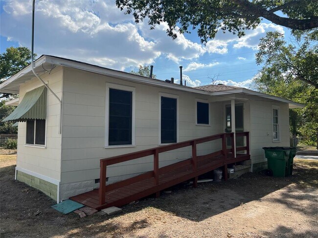 Foto del edificio - 606 W 11th St