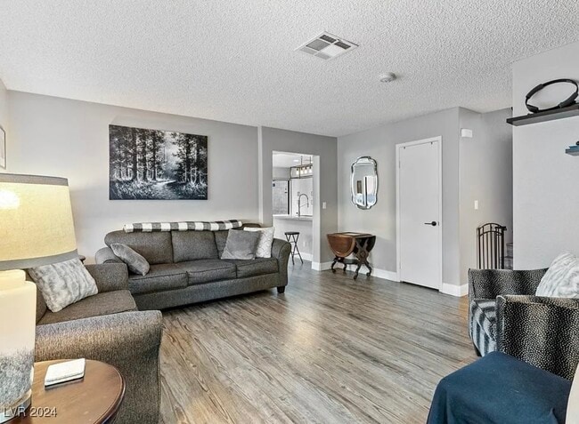 Entry into living room - 2801 Willow Wind Ct