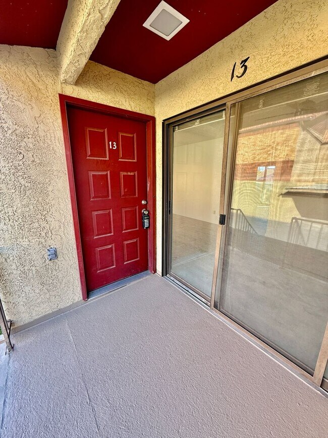 Foto del edificio - One Bedroom, TWO Bath apartment in Downtow...