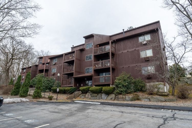 340 Sunderland Rd Unit 26F, Worcester, MA 01604 Apartments in