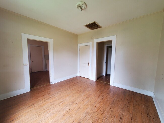 Building Photo - 410 Montgomery