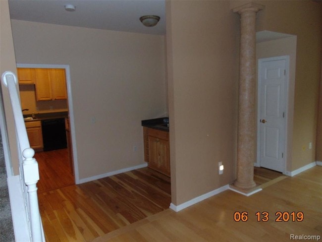 Building Photo - 41740 Brownstone Dr