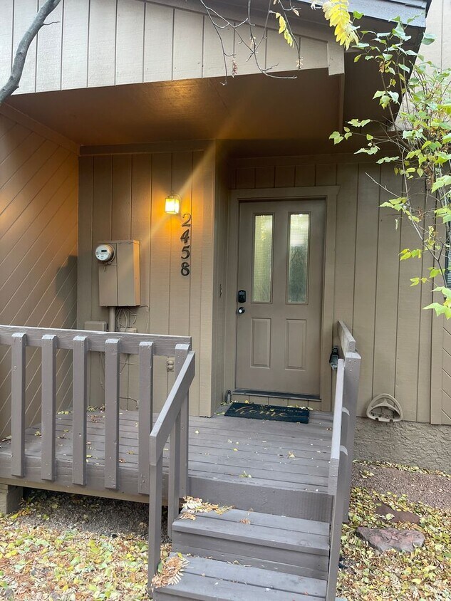 Foto principal - Turn Key Townhome in Country Club