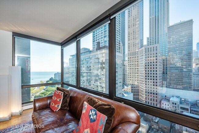 Foto del edificio - 100 E Bellevue Pl