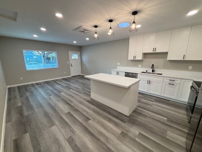 Foto del edificio - Brand new 2 bedroom home available now in Lakewood