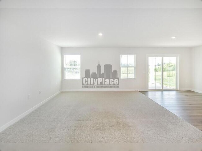 Foto del edificio - 7009 E Bean Blossom Dr