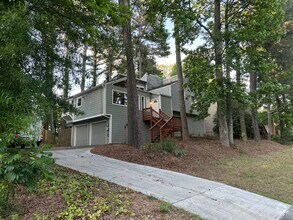 Building Photo - 1733 Christie Dr