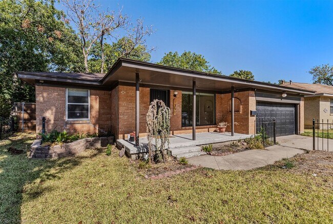 Foto del edificio - 1351 Dell Oak Dr