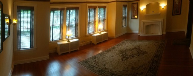 FRONT LIVING ROOM 2 - 1726 W Rascher Ave