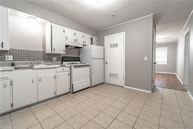 Foto del edificio - 8831 Country Club Dr