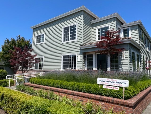 Building Exterior - 437 Sprague St
