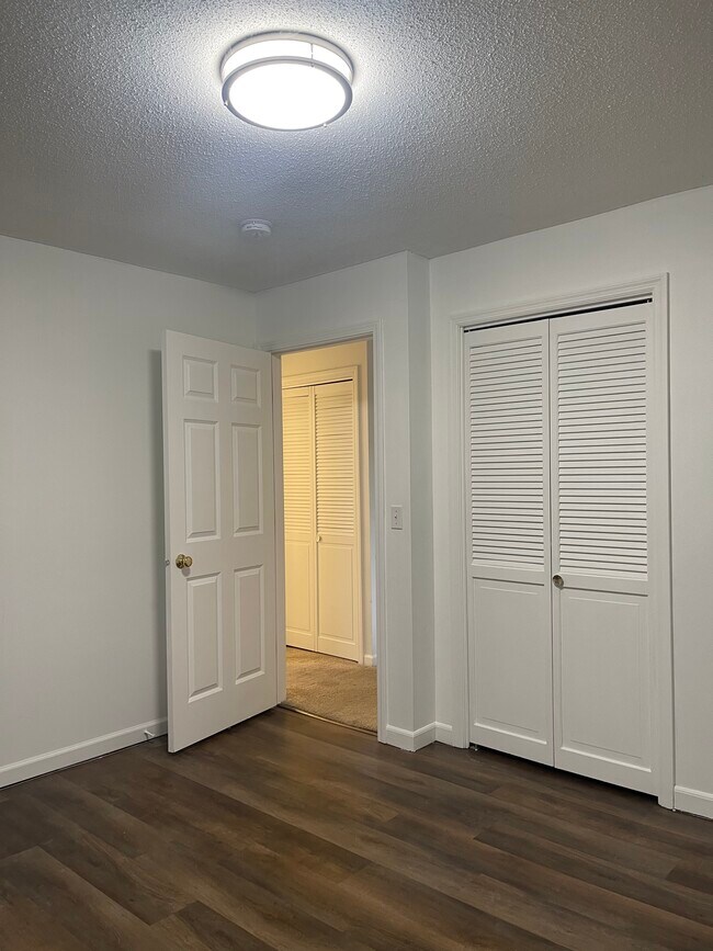 Foto del edificio - 906 E Harding Dr