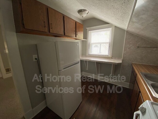 Building Photo - 649 S Main Ave