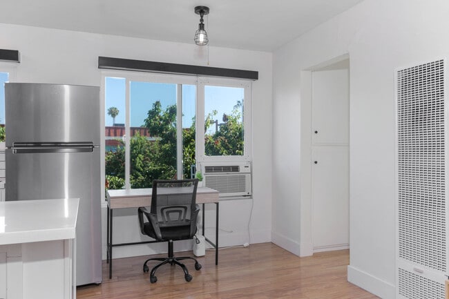 Foto del edificio - 4262 Wilson Ave