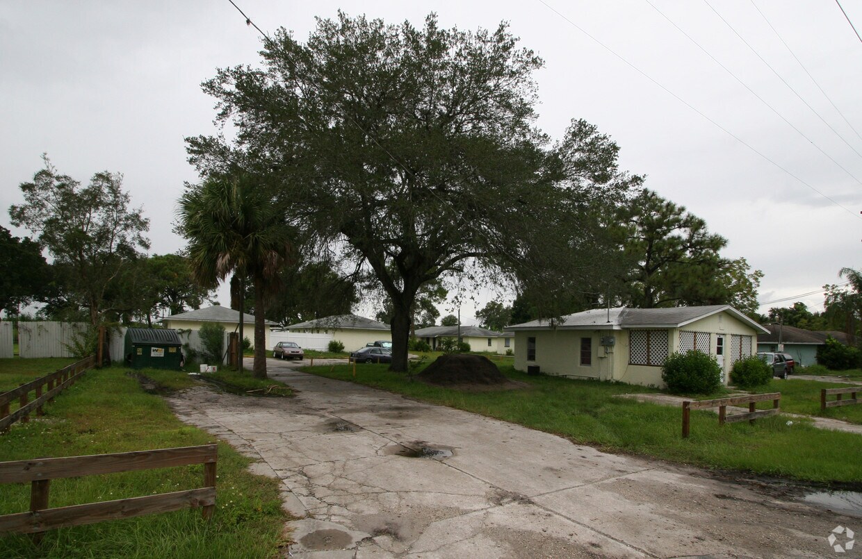 Foto del edificio - 2321 Mango Ave