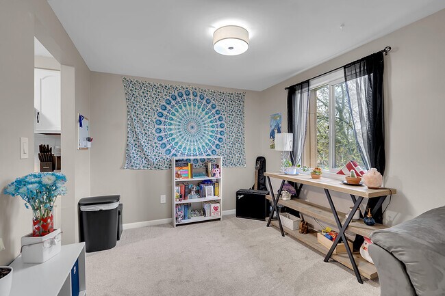 Foto del edificio - 225 Charter Oaks Dr