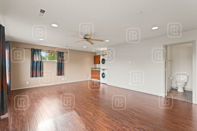 Building Photo - 946 Hayden Ave