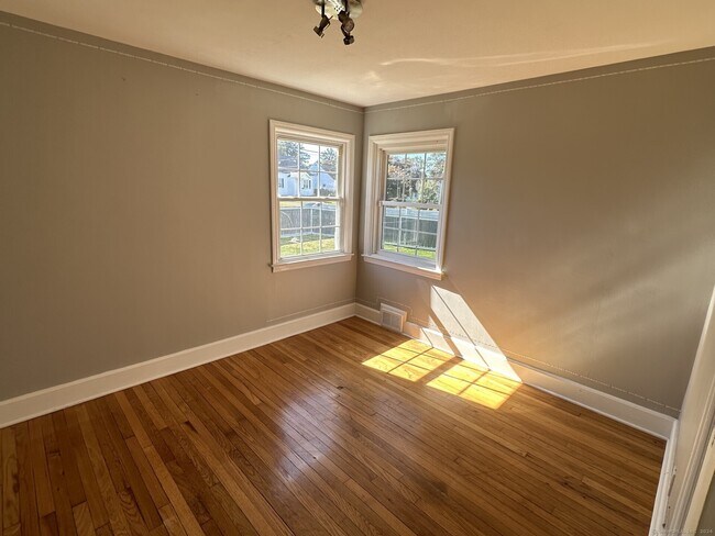 Building Photo - 481 Freeman Ave