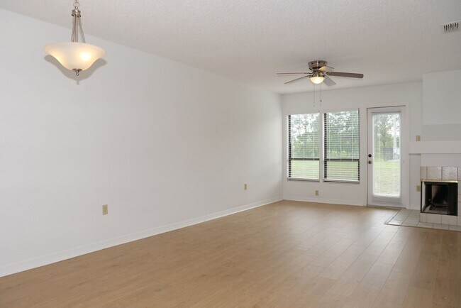 Photo - Recently Updated 2bd 2bth Condo Available ...