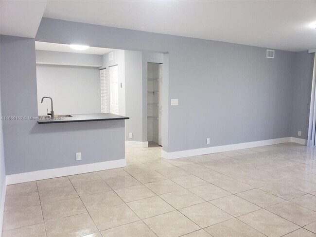 Building Photo - 5641 Riverside Dr