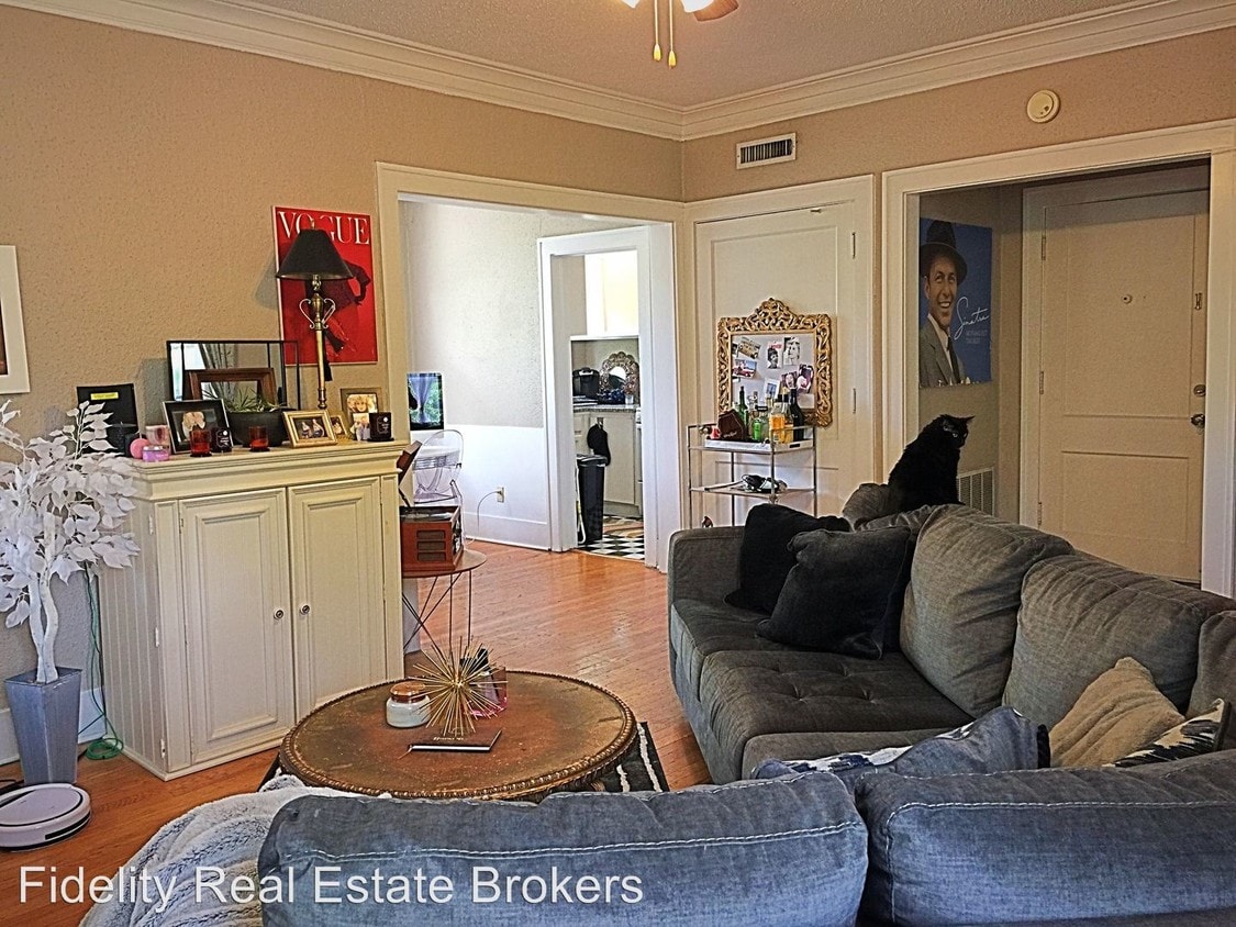 Primary Photo - 2117 N Shartel Ave