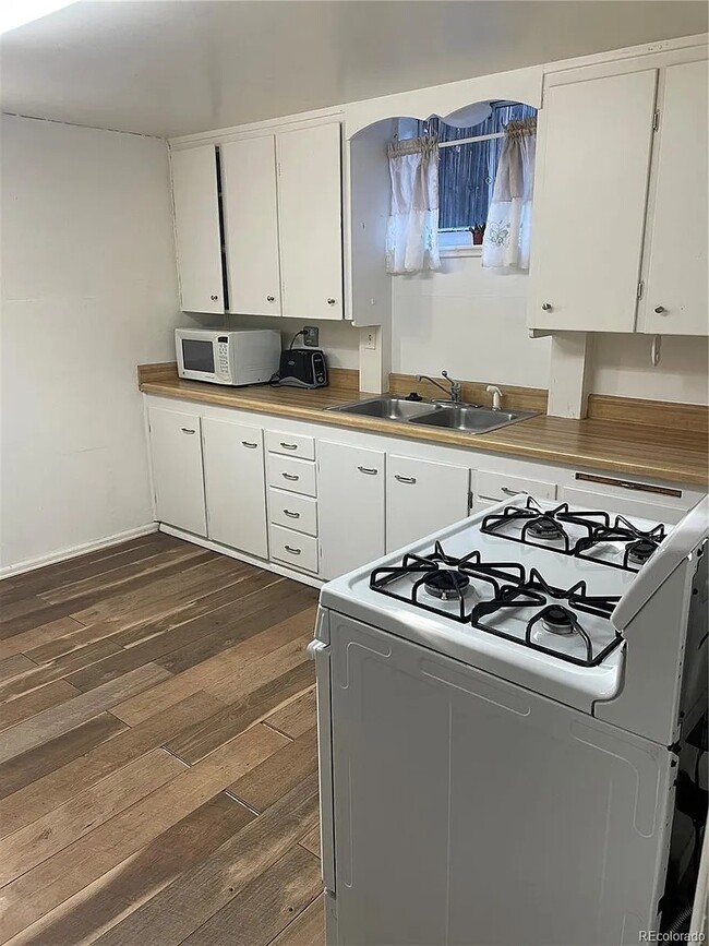 Building Photo - 1210 Vance St