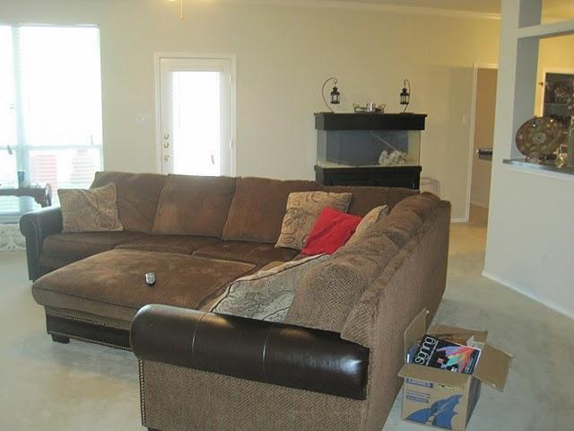 Building Photo - Spacious 4-bedroom, 2-bath single-story corner-lot home with open kitchen, two living areas, and ...