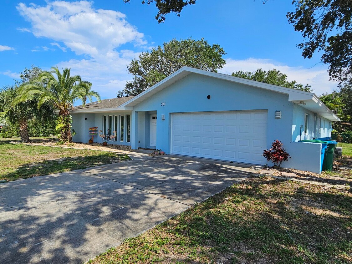 Foto principal - 501 Poinsettia Rd