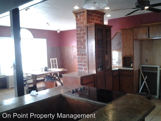 Foto del edificio - 4 br, 3.5 bath House - 141 South Clinton St.