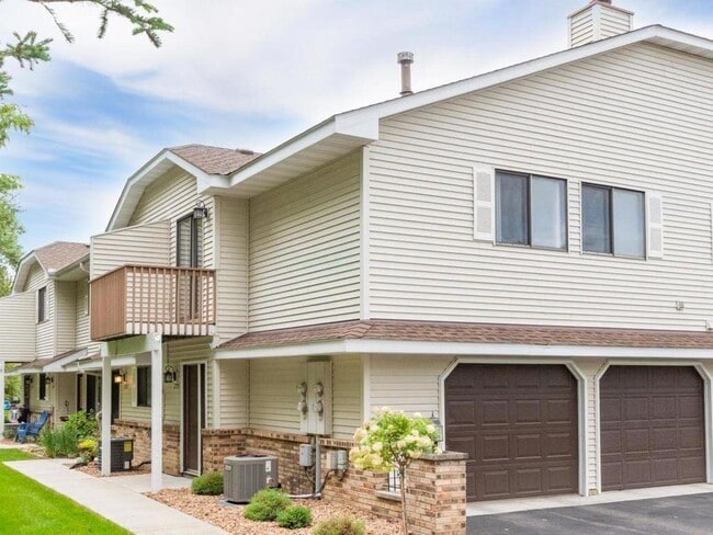 Building Photo - 7634 Wedgewood Way N