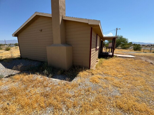 Foto del edificio - Charming 3-bedroom home located in the picturesque town of Pahrump!