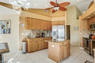 Building Photo - 1922 Cape Coral Pkwy W