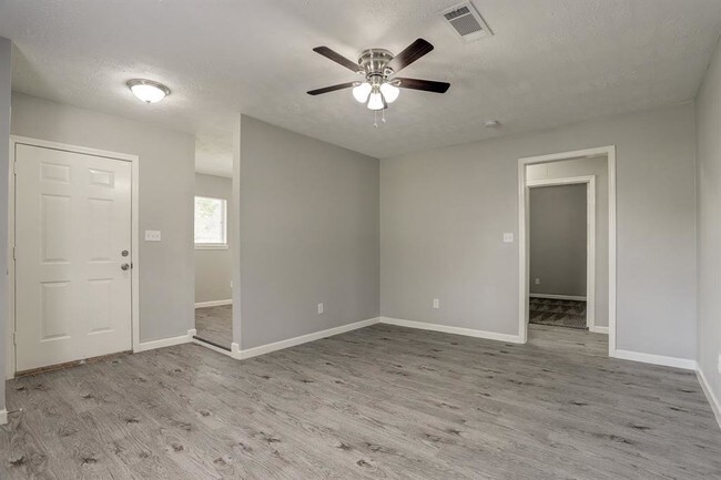 Foto del edificio - 9303 Woodlyn Rd