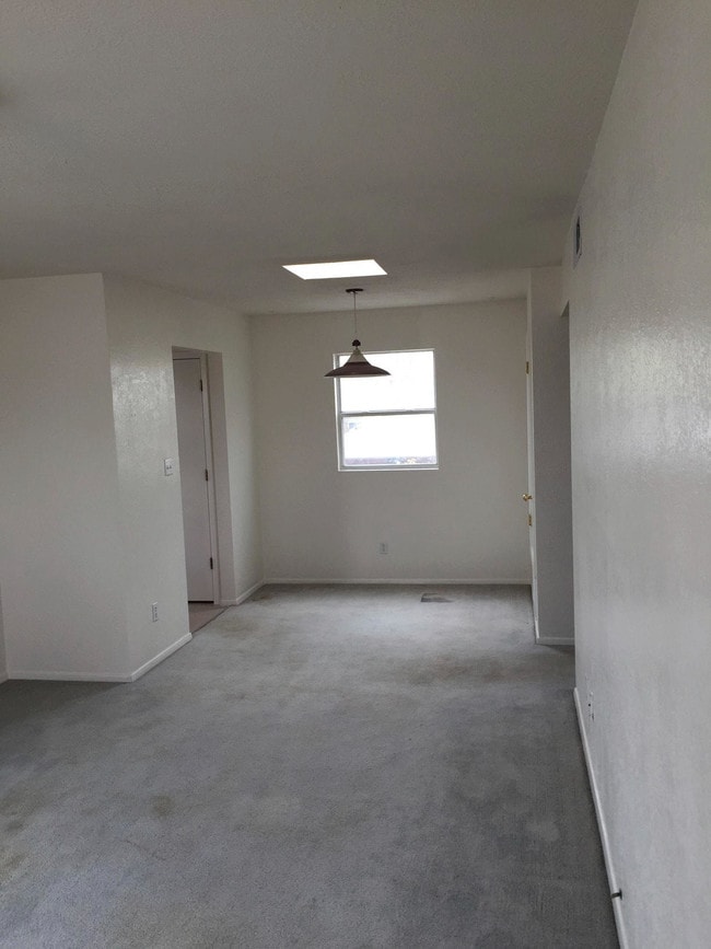 Building Photo - 213 Princeton Dr SE