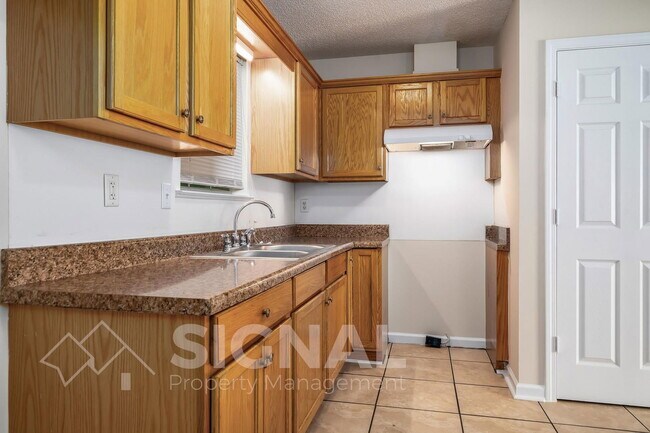 Foto del edificio - 1300 Yukon St