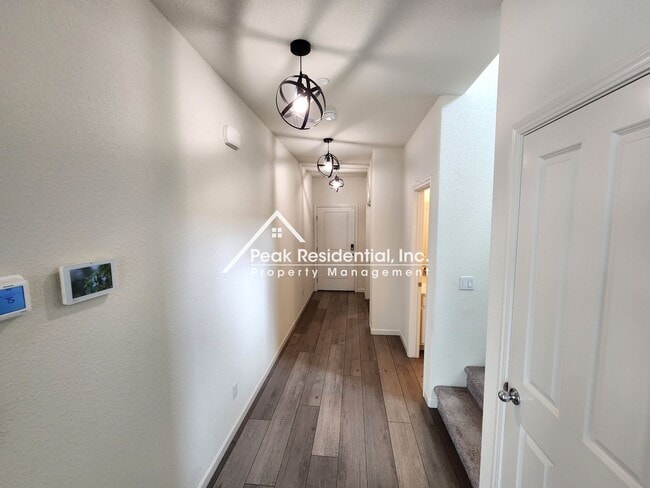 Foto del edificio - Updated 4bd/3ba Plus Bonus Room Natomas Home!