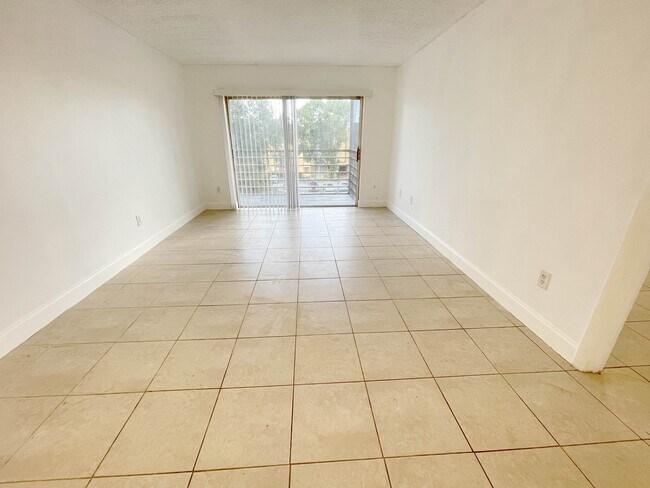 Foto del edificio - 2800 NW 56th Ave