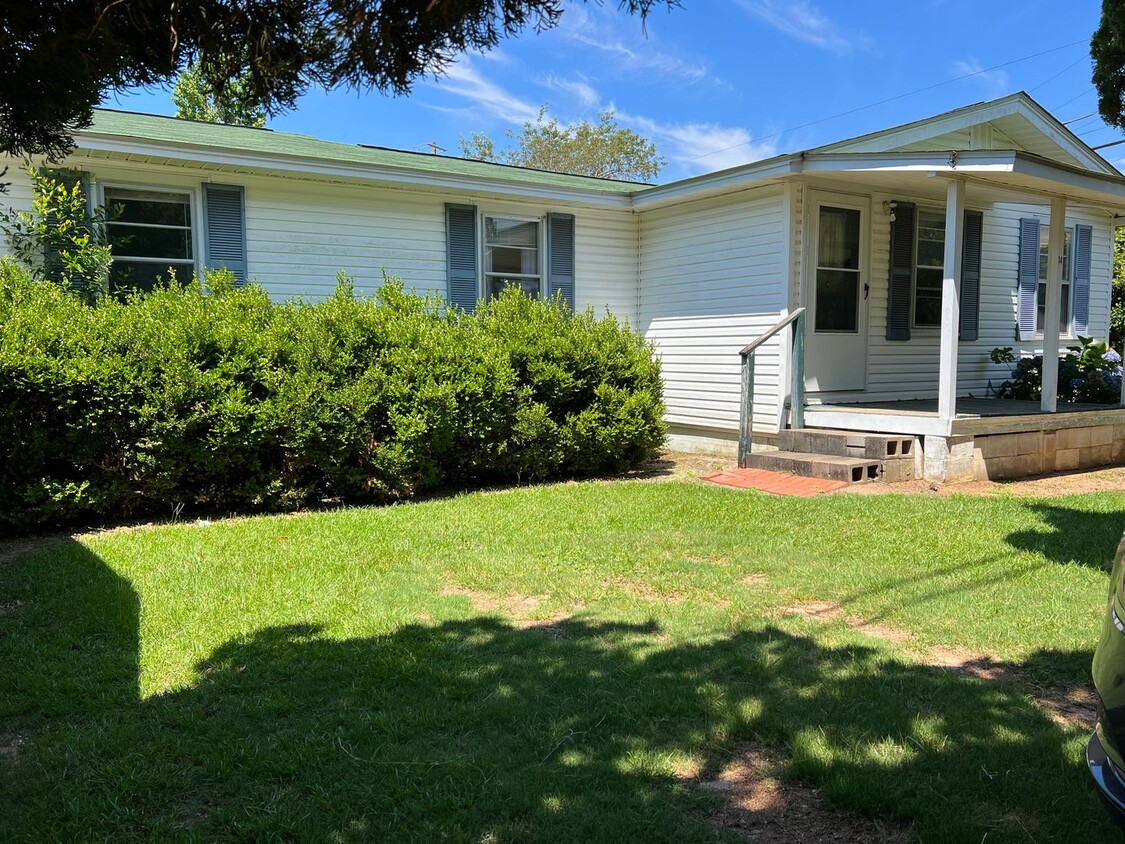 Primary Photo - 3BR/2BA Available NOW- Napier Field