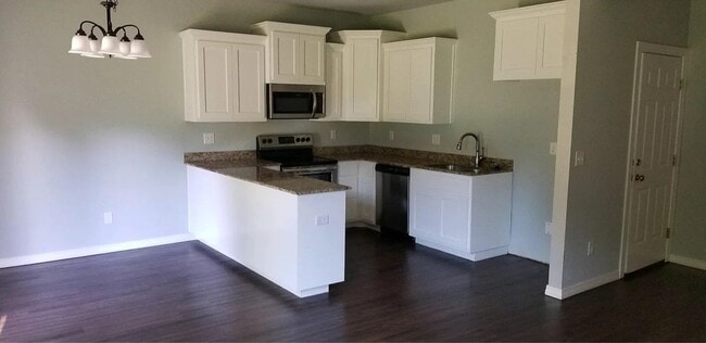 Building Photo - 838 Baker St NW