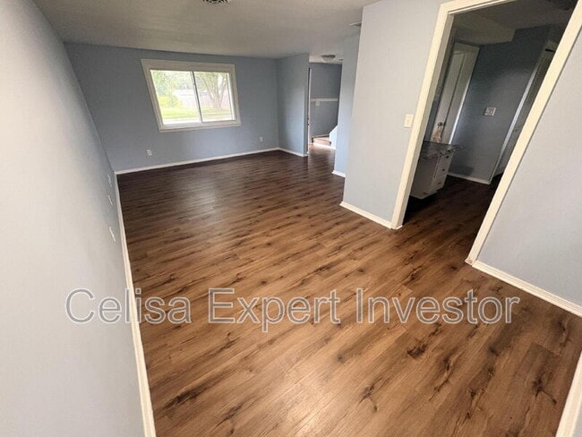 Building Photo - 4705 Hartford Dr