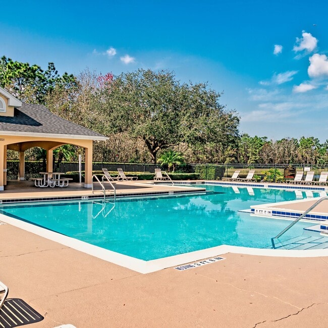 Piscina comunitaria - 13308 Phoenix Dr